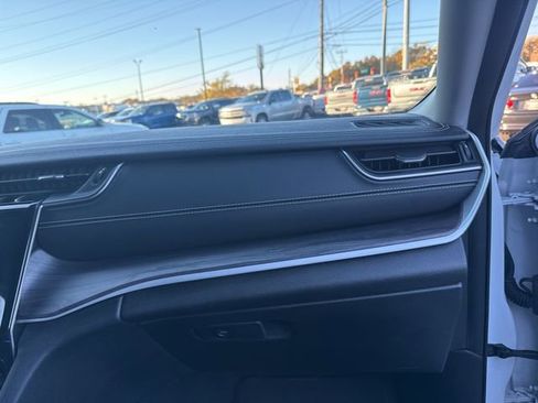 Used 2023 Jeep Grand Cherokee L Limited image 19