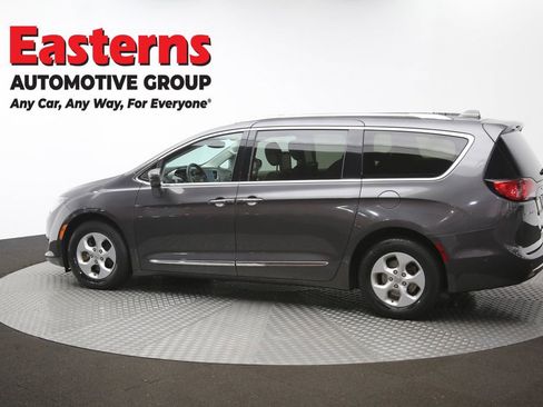 Used 2017 Chrysler Pacifica Touring-L Plus w/ Advanced Safetytec Group FWD image 64