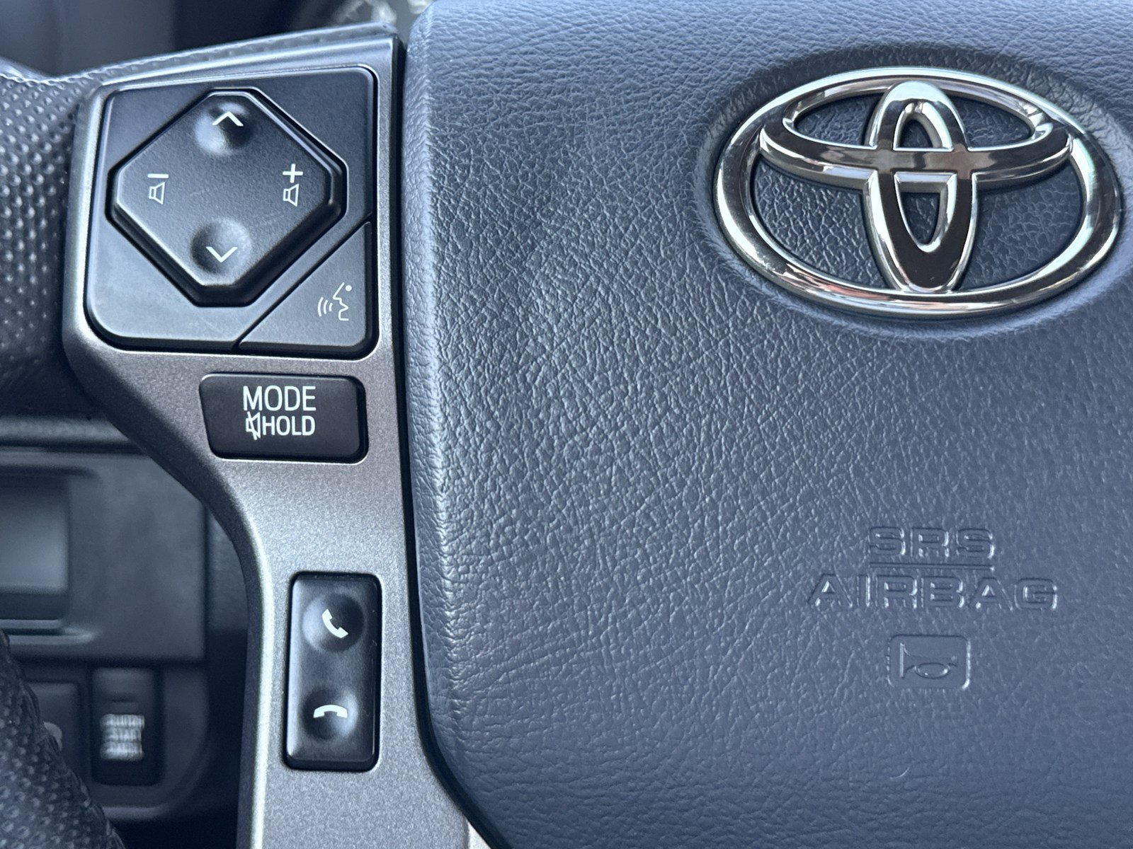 Used 2018 Toyota Tacoma TRD Off-Road w/ Technology Package AWD/4WD image 20