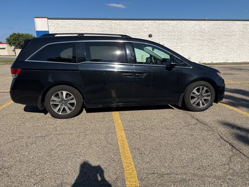 Used 2015 Honda Odyssey Touring Elite image 9