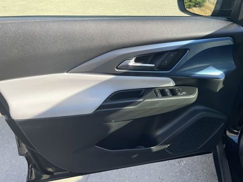 Used 2025 Chevrolet Equinox EV LT w/ Convenience Package image 10