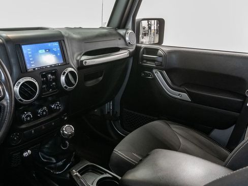 Certified 2018 Jeep Wrangler Unlimited Sahara w/ Connectivity Group AWD/4WD image 12