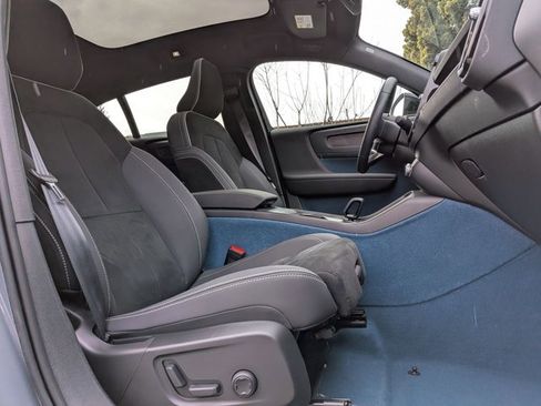 Used 2022 Volvo C40 P8 Recharge Ultimate image 24