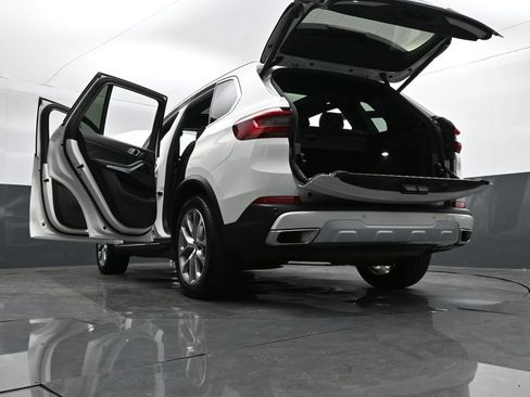 Used 2023 BMW X5 xDrive40i AWD/4WD image 39