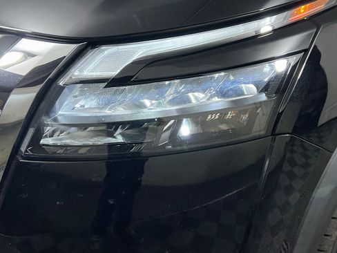 Used 2024 Nissan Pathfinder SV FWD image 11