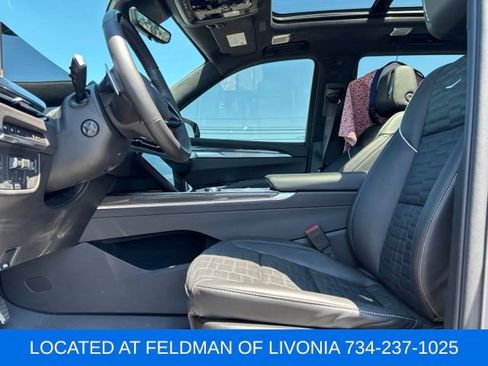 Used 2026 Cadillac Escalade V w/ LPO, Onyx Lite Package AWD/4WD image 6