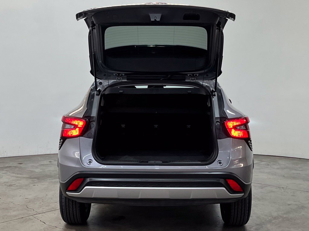 Certified 2025 Chevrolet Trax LT w/ LT Convenience Package FWD image 12