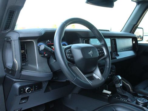 Used 2025 Ford Bronco Badlands AWD/4WD image 2