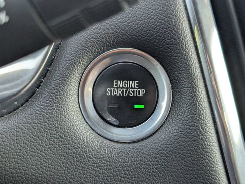 Used 2022 Chevrolet Traverse Premier w/ Redline Edition FWD image 17