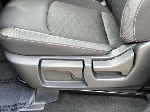 Used 2024 Nissan Pathfinder S AWD/4WD image 19