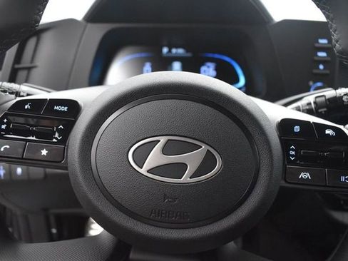 Used 2025 Hyundai Elantra Sport image 11