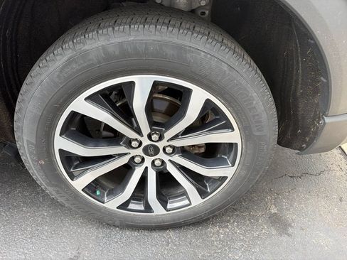 Used 2023 Ford Explorer ST-Line AWD/4WD image 16