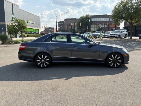 Used 2010 Mercedes-Benz E 350 4MATIC Sedan image 8
