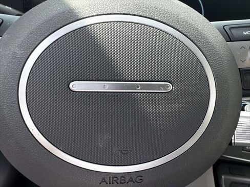 Used 2026 Hyundai Kona SEL Premium AWD/4WD image 34