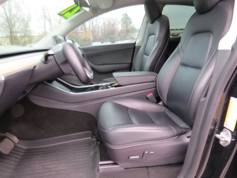 Used 2021 Tesla Model Y Long Range image 14