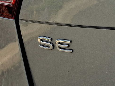 Certified 2024 Volkswagen Tiguan SE AWD/4WD image 29