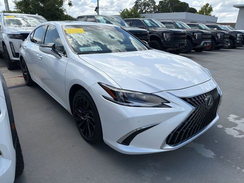 Used 2025 Lexus ES 300h w/ Accessory Package (Z2) FWD image 2
