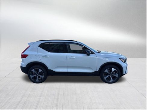 New 2026 Volvo XC40 B5 Plus w/ Protection Package Premier image 5