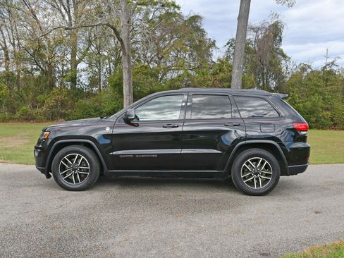 Used 2020 Jeep Grand Cherokee Trailhawk w/ Trailhawk Luxury Group image 2