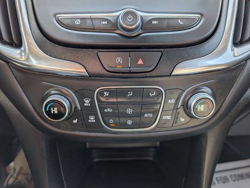 Used 2023 Chevrolet Equinox LT w/ Driver Convenience Package image 17