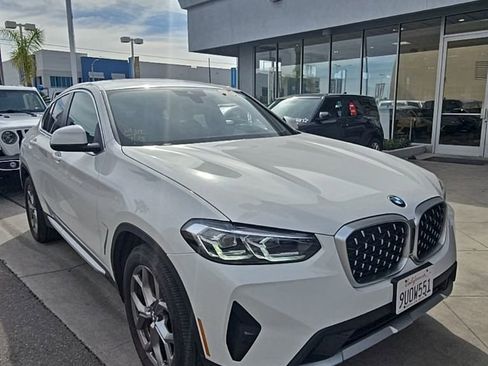 Used 2025 BMW X4 xDrive30i image 2