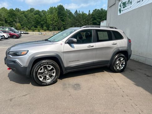 Used 2019 Jeep Cherokee Trailhawk AWD/4WD image 2