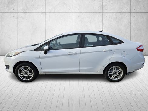 Used 2018 Ford Fiesta SE image 3
