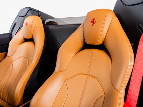 Used 2022 Ferrari F8 Tributo image 3