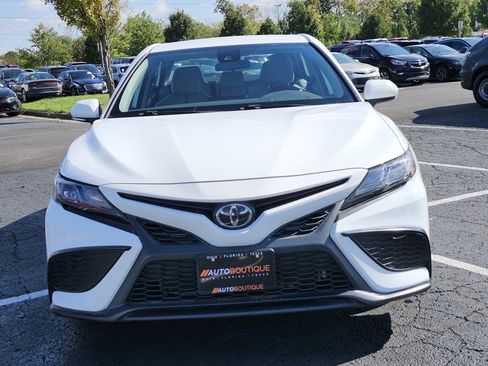 Used 2023 Toyota Camry SE image 3
