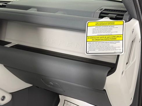 New 2025 Land Rover Defender 110 S image 32