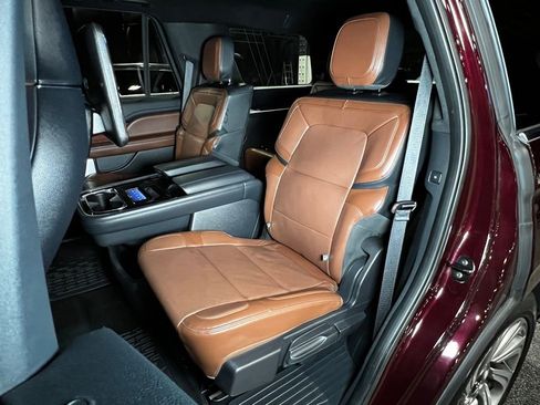 Used 2023 Lincoln Navigator Reserve image 19