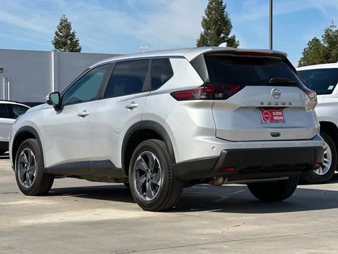 Certified 2025 Nissan Rogue SV image 7