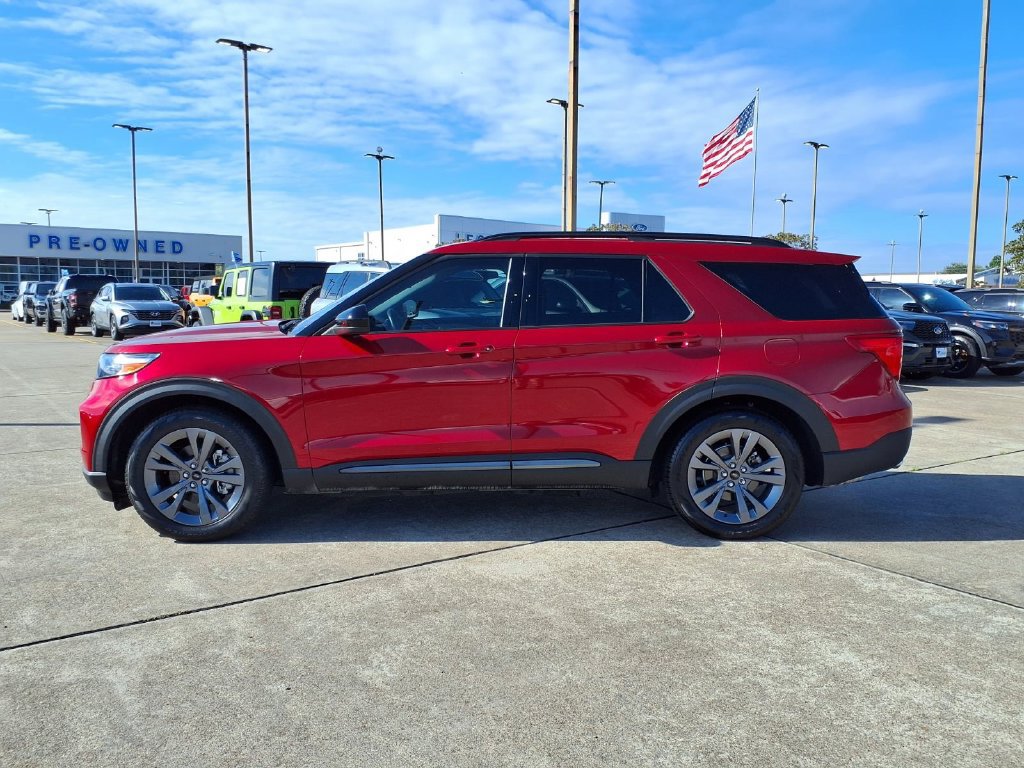 Used 2023 Ford Explorer XLT w/ Equipment Group 202A RWD image 3