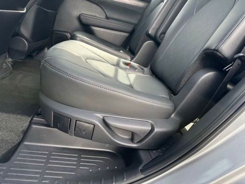 Certified 2025 Toyota Highlander Platinum AWD/4WD image 11