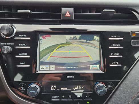 Used 2020 Toyota Camry LE image 32