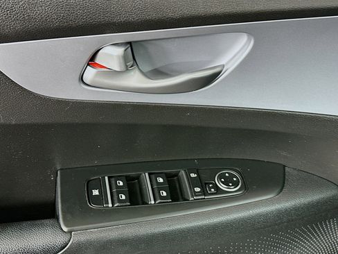 Used 2023 Kia Forte LX image 15