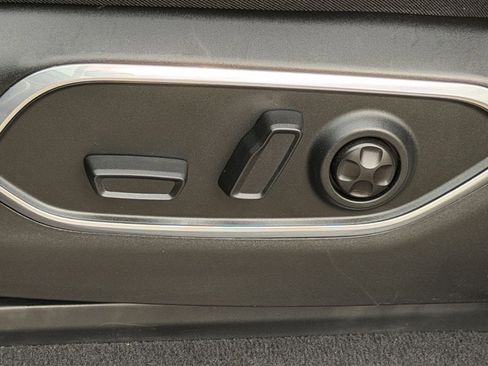 Used 2024 Jeep Wagoneer L Series II RWD image 28