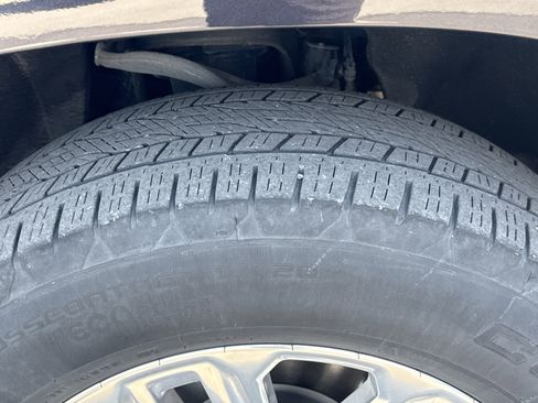 Used 2024 GMC Yukon SLT image 10