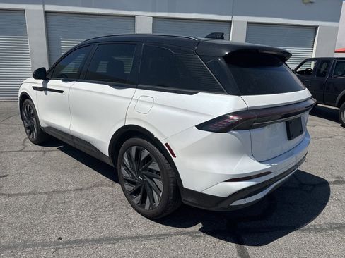 Used 2025 Lincoln Nautilus Reserve AWD/4WD image 7