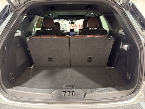 Used 2023 Ford Explorer Platinum w/ Technology Package AWD/4WD image 19