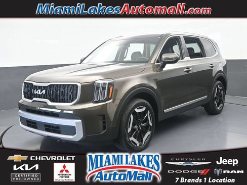 Used 2025 Kia Telluride EX w/ EX Captain's Chair Package FWD image 1