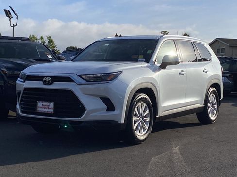 Certified 2025 Toyota Grand Highlander AWD image 6