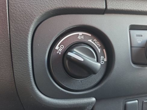 Used 2025 Nissan Frontier PRO-4X AWD/4WD image 25