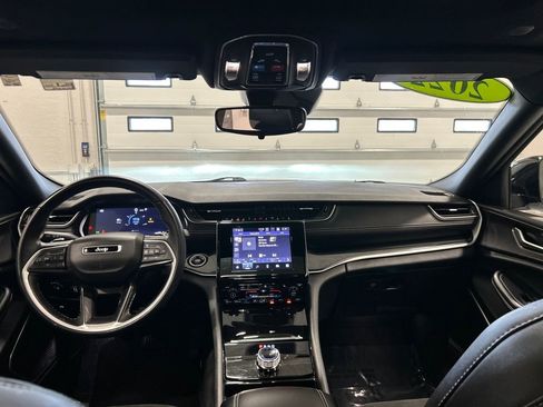 Used 2022 Jeep Grand Cherokee L Laredo image 29