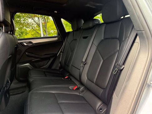 Used 2023 Porsche Macan S AWD/4WD image 10