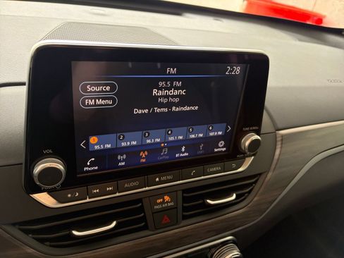 Used 2025 Nissan Altima 2.5 SV FWD image 16