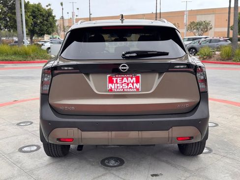 Certified 2025 Nissan Kicks SV w/ SV Premium Package AWD/4WD image 7