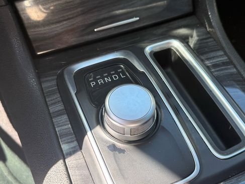 Used 2019 Chrysler 300 Touring L w/ Quick Order Package 22F image 9