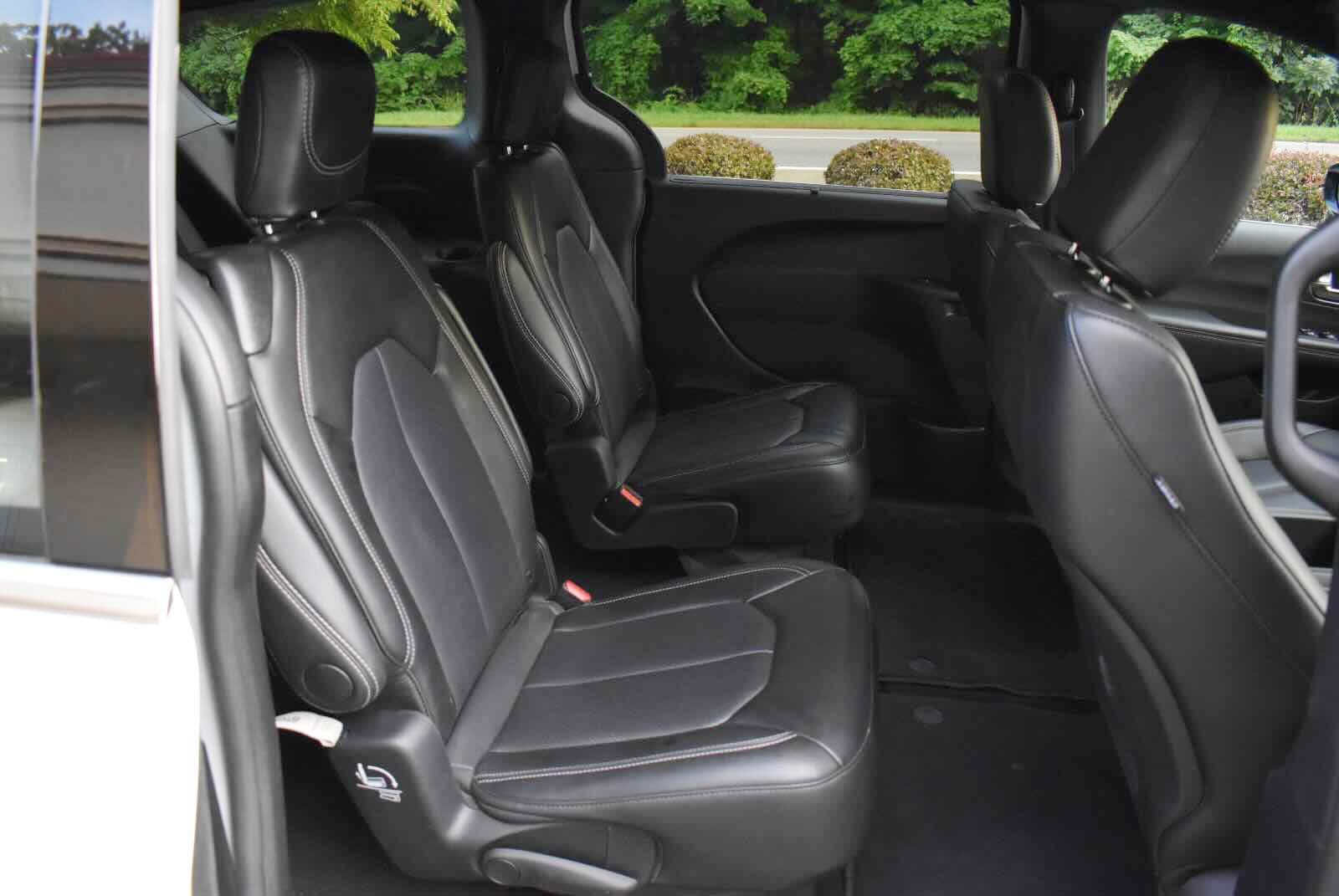 Used 2025 Chrysler Pacifica Select FWD image 48