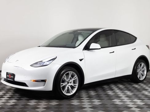 Used 2023 Tesla Model Y Long Range AWD/4WD image 1